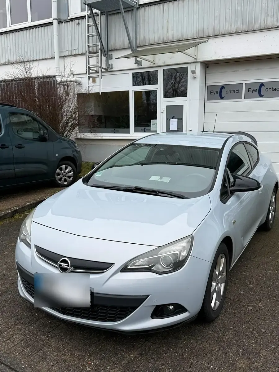 Gebraucht Opel Astra GTC 140 PS (102 kW) 2013 Grau Coupé