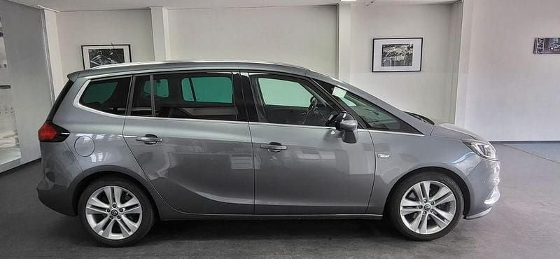 Grau Gebraucht 2018 Opel Zafira Innovation Van / Kleinbus | 13.900 € (Fairer Preis) - Bild 1/4
