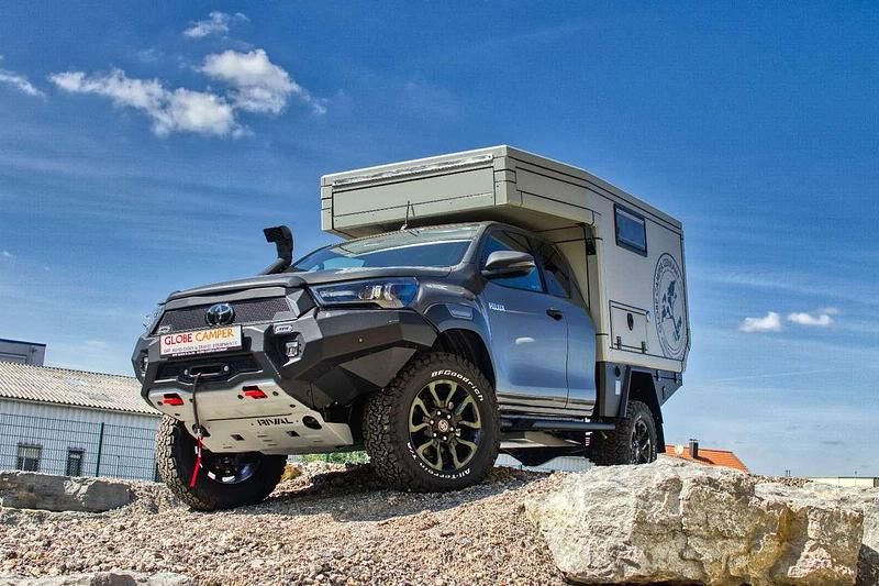 Gebraucht Toyota HiLux 150 PS (110 kW) 2024 Manganbronze metallic Pickup