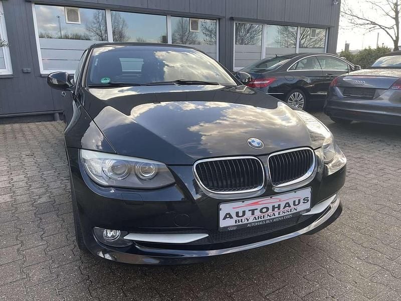 Gebraucht BMW 318 Cabriolet 143 PS (105 kW) 2011 Black sapphire metallic Cabrio