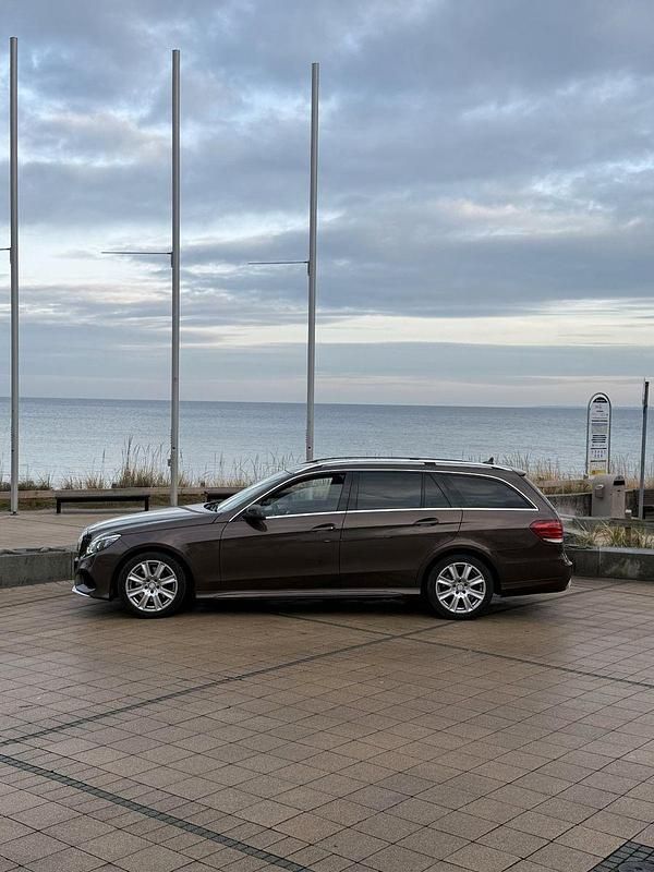 Braun Gebraucht 2014 Mercedes E250 Avantgarde Kombi | 12.000 € (Fairer Preis) - Bild 1/4