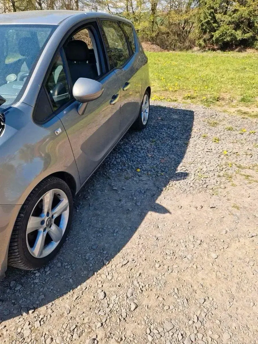 Używany Opel Meriva 120 KM (88 kW) 2011 Brązowy Minivan