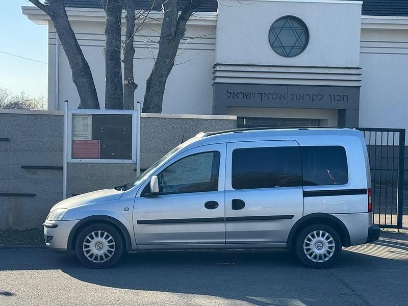 Gebraucht Opel Combo 90 PS (66 kW) 2005 Silber Van / Kleinbus