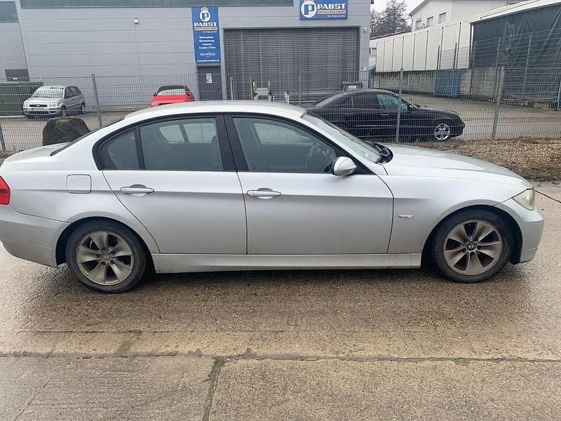 Gebraucht BMW 320 150 PS (110 kW) 2005 Silber Limousine