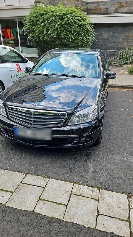 Schwarz Gebraucht 2010 Mercedes C200 Limousine | 3.750 € - Bild 1/4