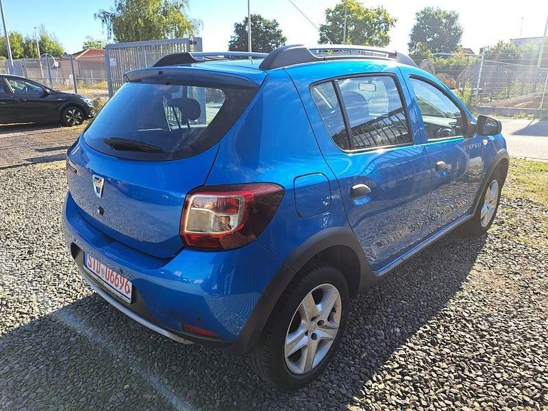 Gebraucht Dacia Sandero Prestige 90 PS (66 kW) 2016 Blau SUV