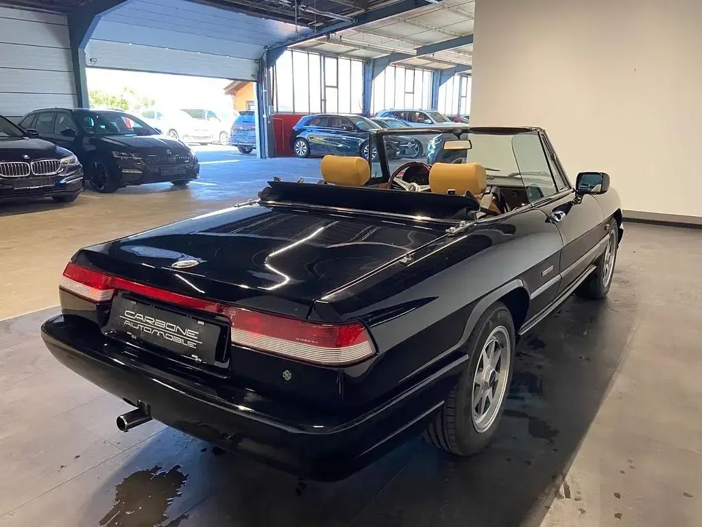 Gebraucht Alfa Romeo Spider 120 PS (88 kW) 1991 Schwarz Cabrio