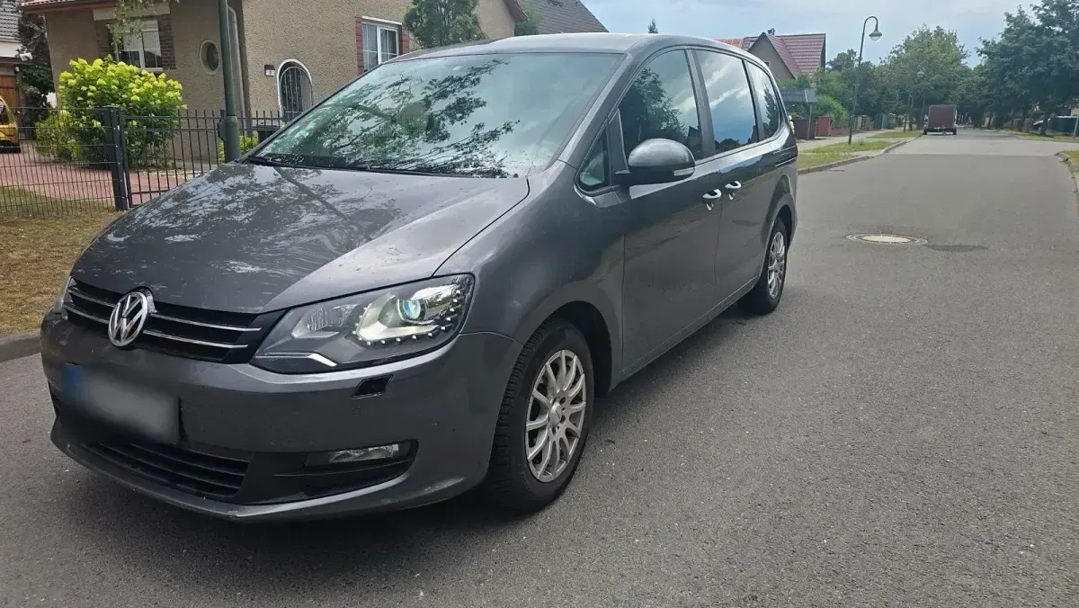 Gebraucht VW Sharan 140 PS (102 kW) 2011 Grau Van / Kleinbus