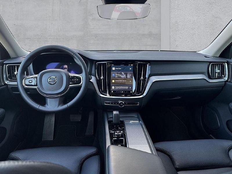 Gebraucht Volvo V60 CC Plus 197 PS (144 kW) 2023 Vapour grey / metallic Kombi