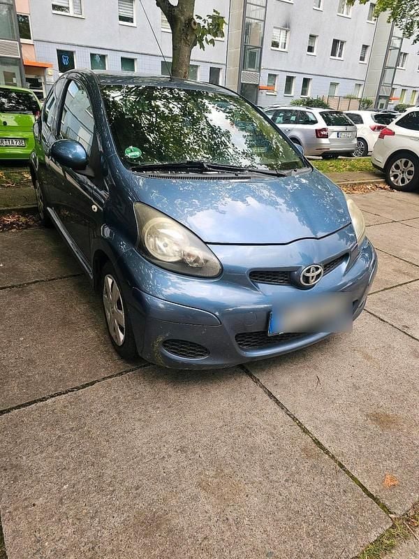Blau Gebraucht 2009 Toyota Aygo Kleinwagen | 650 € (Superpreis) - Bild 1/4