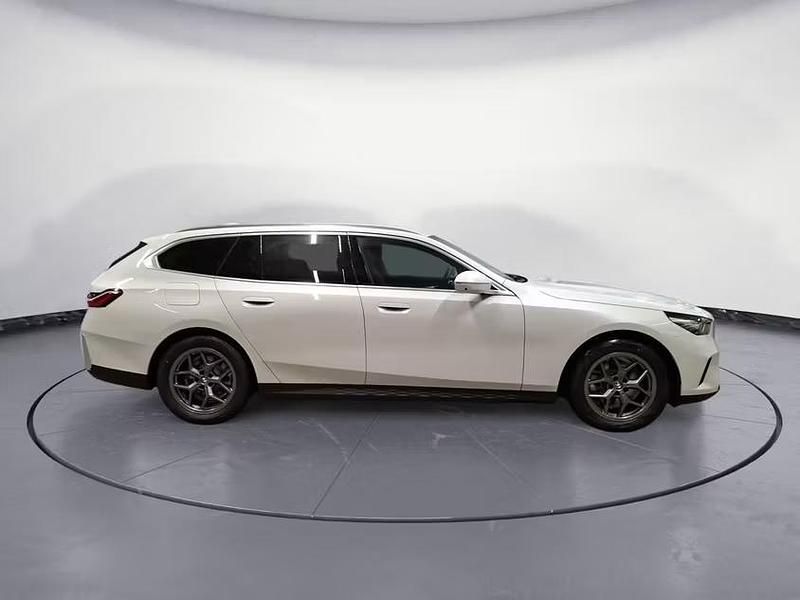 Neu BMW 520 Sport Line 197 PS (144 kW) 2025 Weiß Kombi