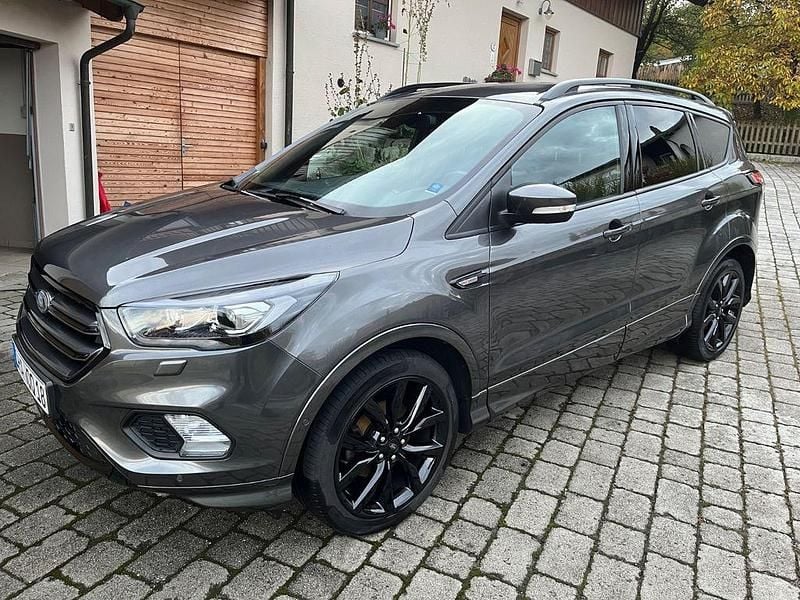 Grau Gebraucht 2018 Ford Kuga ST-Line SUV | 15.250 € (Fairer Preis) - Bild 1/4