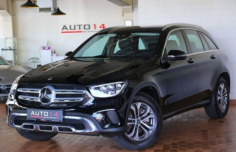 Schwarz unilack Gebraucht 2021 Mercedes GLC200 SUV | 30.890 € (Superpreis) - Bild 1/4