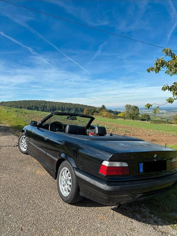 Gebraucht BMW 318 Cabriolet Basis 115 PS (84 kW) 1997 Schwarz Cabrio
