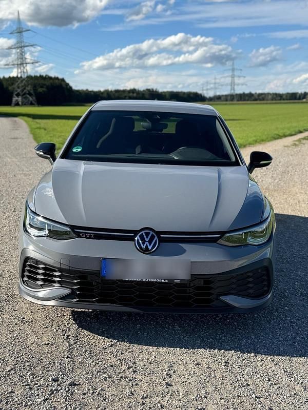 Grau Gebraucht 2022 VW Golf VIII GTI Clubsport Limousine | 28.900 € (Guter Preis) - Bild 1/4