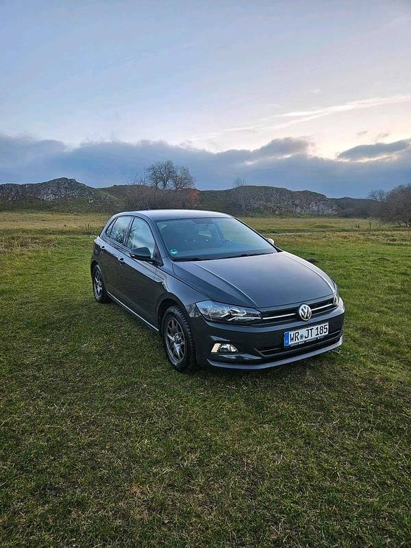 Grau Gebraucht 2020 VW Polo Comfortline Kleinwagen | 12.500 € (Superpreis) - Bild 1/4