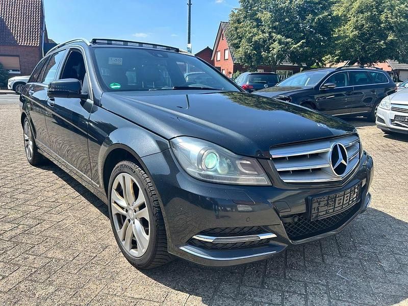 Schwarz Gebraucht 2014 Mercedes C220 Avantgarde Limousine | 5.390 € (Superpreis) - Bild 1/4