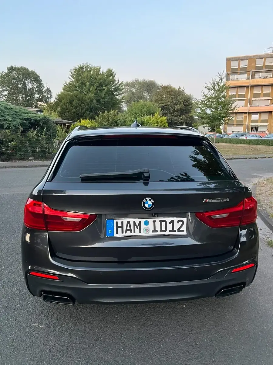 Gebraucht BMW M550 400 PS (294 kW) 2017 Grau Limousine
