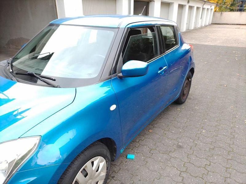 Gebraucht Suzuki Swift Basic 90 PS (66 kW) 2018 Blau Kleinwagen