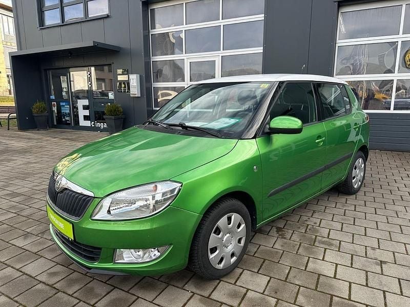 Grün Gebraucht 2012 Skoda Fabia Elegance Kleinwagen | 3.980 € (Guter Preis) - Bild 1/4