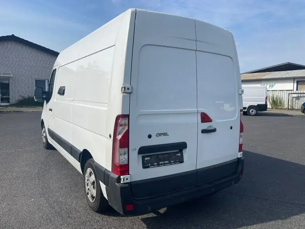 Second-hand Opel Movano 101 CP (74 kW) 2012 Alb Monovolum