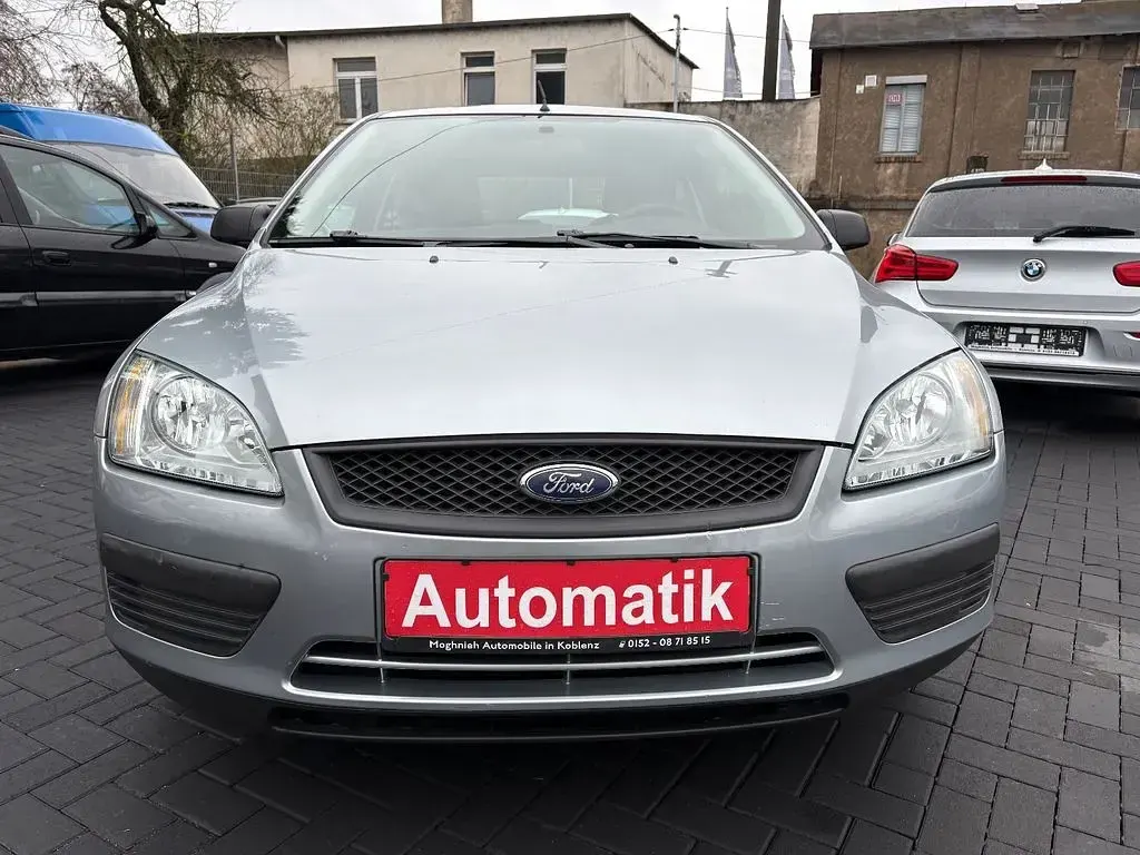 Gebraucht Ford Focus Trend 101 PS (74 kW) 2005 Silber Limousine