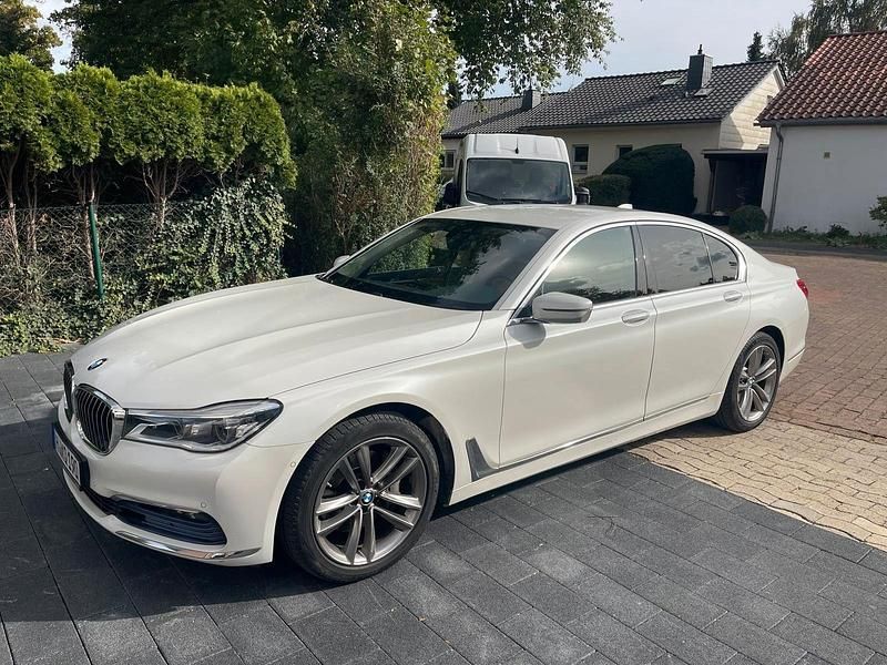 Weiß Gebraucht 2015 BMW 730 Limousine | 22.900 € (Superpreis) - Bild 1/4