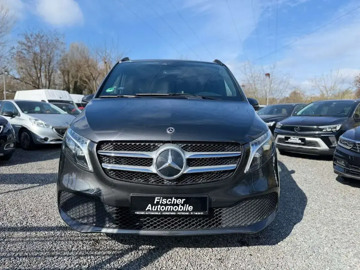 Second-hand Mercedes V300 237 CP (174 kW) 2022 Negru Monovolum