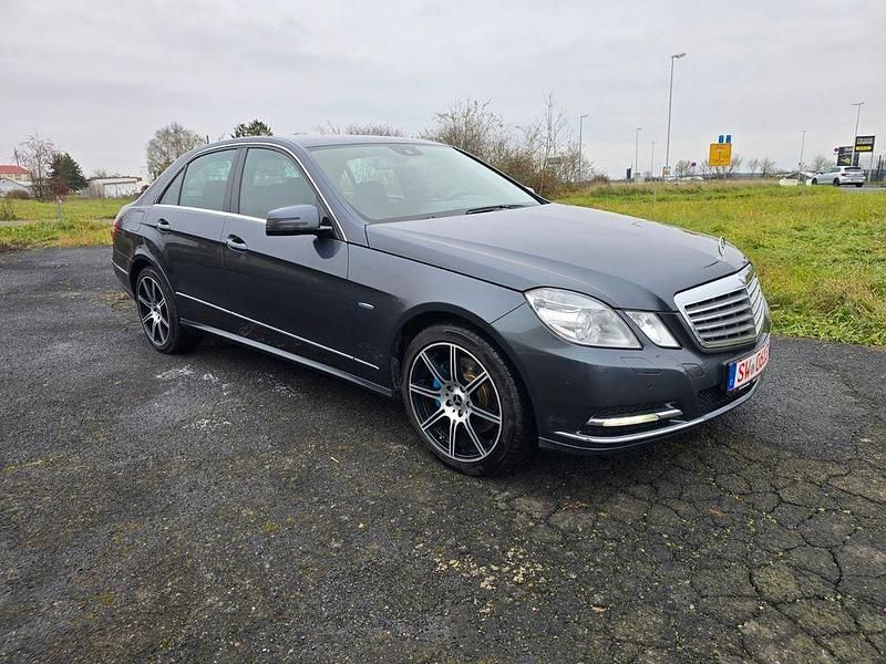 Grau Gebraucht 2011 Mercedes E250 Limousine | 11.700 € (Fairer Preis) - Bild 1/4