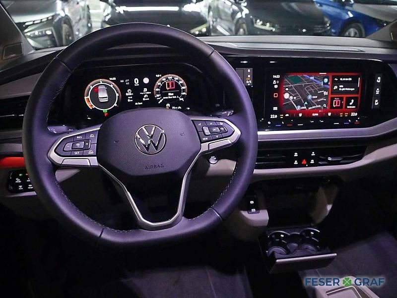 Neu VW Multivan Style 150 PS (110 kW) 2025 Deep black perleffekt Van