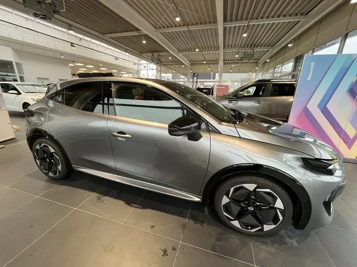 Gebraucht Renault Clio V Techno 159 PS (116 kW) 2025 Dolomit grau Kleinwagen