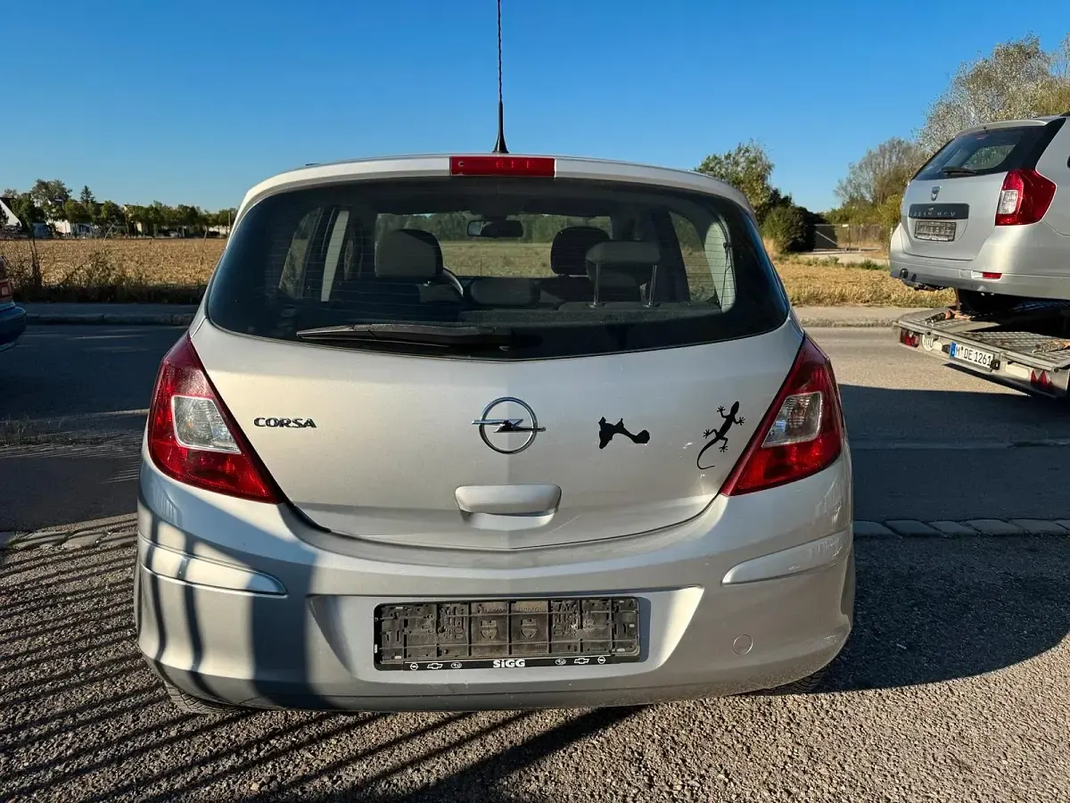 Gebraucht Opel Corsa 80 PS (58 kW) 2009 Silber Kleinwagen