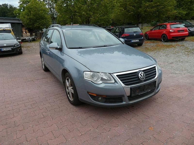 Grau Gebraucht 2009 VW Passat Trendline Kombi | 549 € - Bild 1/4