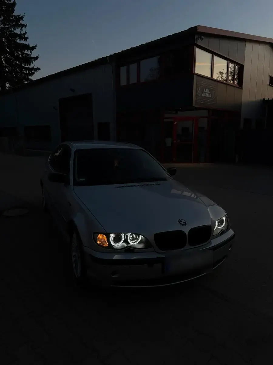 Używany BMW 330 184 KM (135 kW) 2003 Srebrny Sedan/Limuzyna