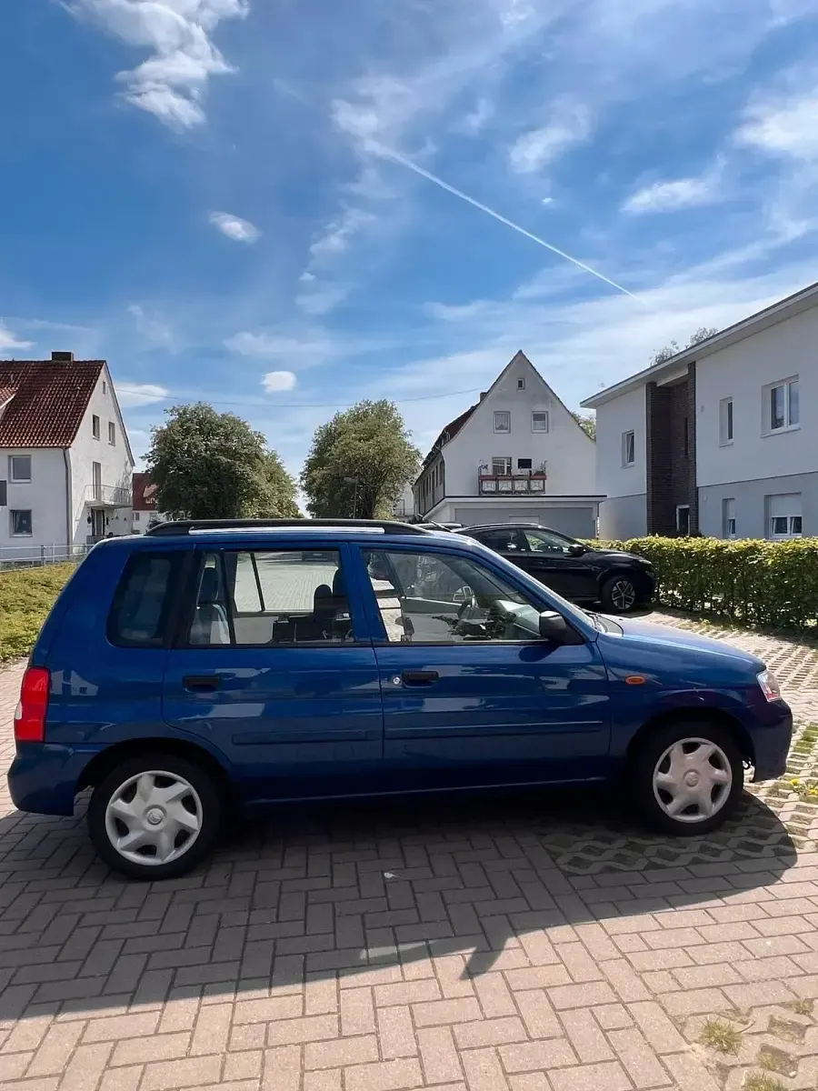 Usata Mazda Demio 75 CV (55 kW) 2000 Blu Utilitaria