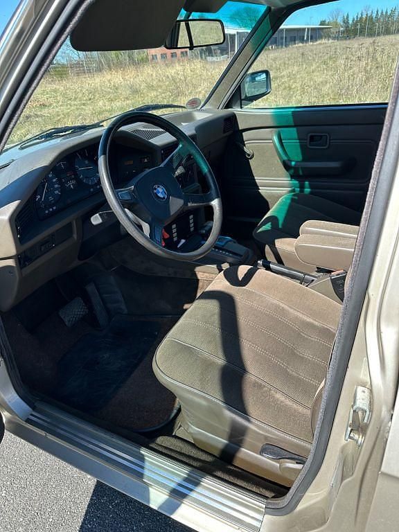 Gebraucht BMW 525 122 PS (89 kW) 1985 Beige Limousine