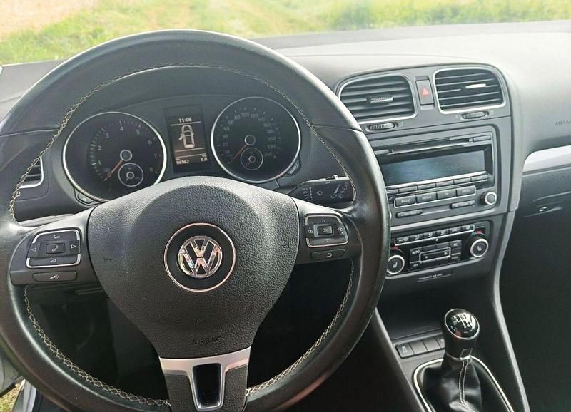 Silber Gebraucht 2012 VW Golf VI Match Limousine | 6.700 € (Fairer Preis) - Bild 1/4
