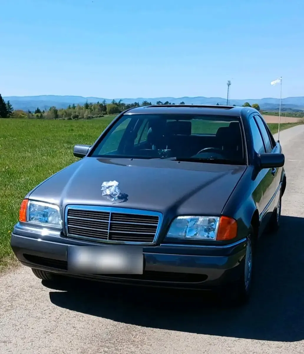 Gebraucht Mercedes C180 122 PS (89 kW) 1995 Grau Limousine