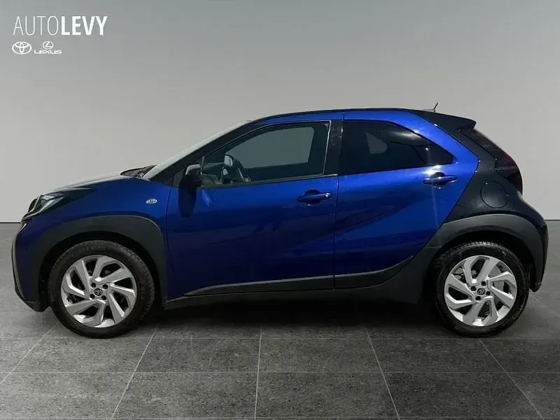 Gebraucht Toyota Aygo X Comfort 72 PS (52 kW) 2022 Juniper blue metallic/ night sky black SUV