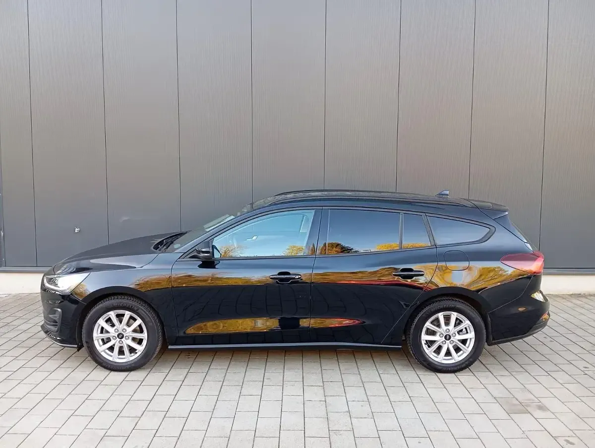 Gebraucht Ford Focus Cool & Connect 125 PS (91 kW) 2022 Schwarz Kombi