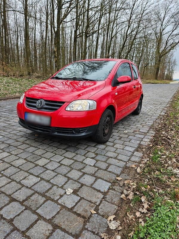 Gebraucht VW Fox 54 PS (39 kW) 2011 Rot Kleinwagen