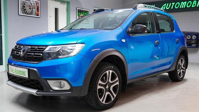 Blau Gebraucht 2018 Dacia Sandero Celebration Limousine | 8.990 € (Fairer Preis) - Bild 1/4