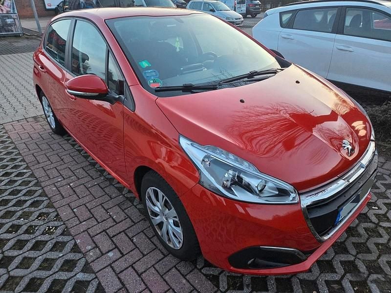 Rot Gebraucht 2016 Peugeot 208 Kleinwagen | 3.000 € (Superpreis) - Bild 1/4
