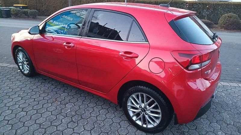 Gebraucht Kia Rio Spirit 120 PS (88 kW) 2020 Rot Limousine