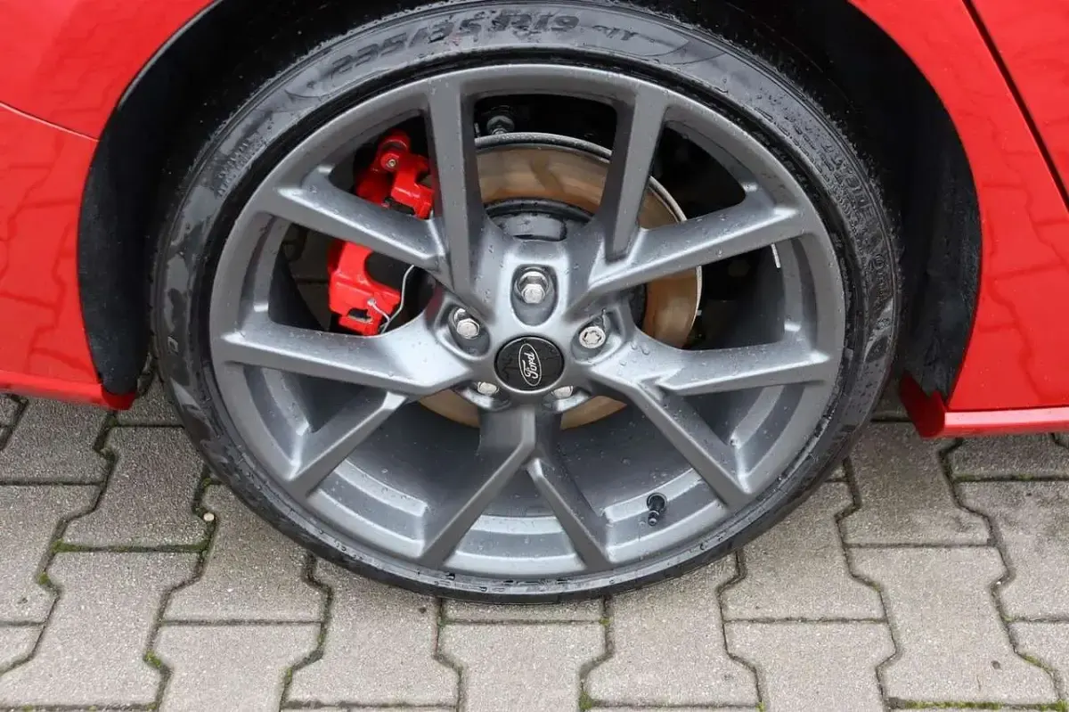 Neu Ford Focus ST 280 PS (205 kW) 2025 Fantastic red metallic Kombi