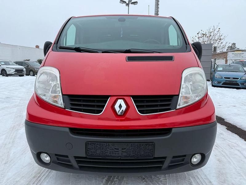 Gebraucht Renault Trafic 114 PS (83 kW) 2013 Rot Van / Kleinbus