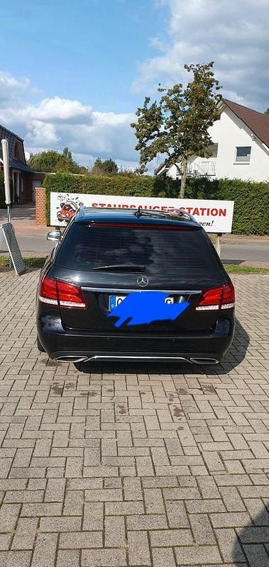 Schwarz Gebraucht 2015 Mercedes E200 Avantgarde Kombi | 15.000 € (Fairer Preis) - Bild 1/4