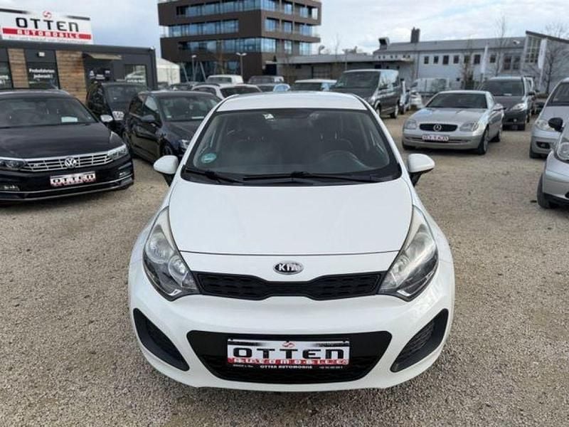 Gebraucht Kia Rio Edition 7 109 PS (80 kW) 2011 Weiß Limousine