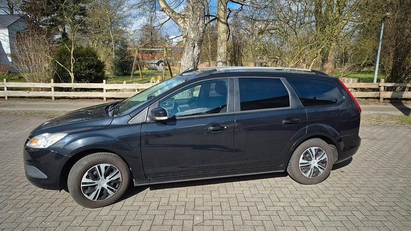 Gebraucht Ford Focus 101 PS (74 kW) 2011 Schwarz Kombi