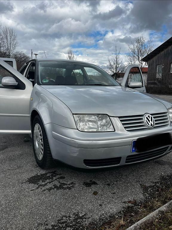 Gebraucht VW Bora Basis 101 PS (74 kW) 1998 Silber Limousine